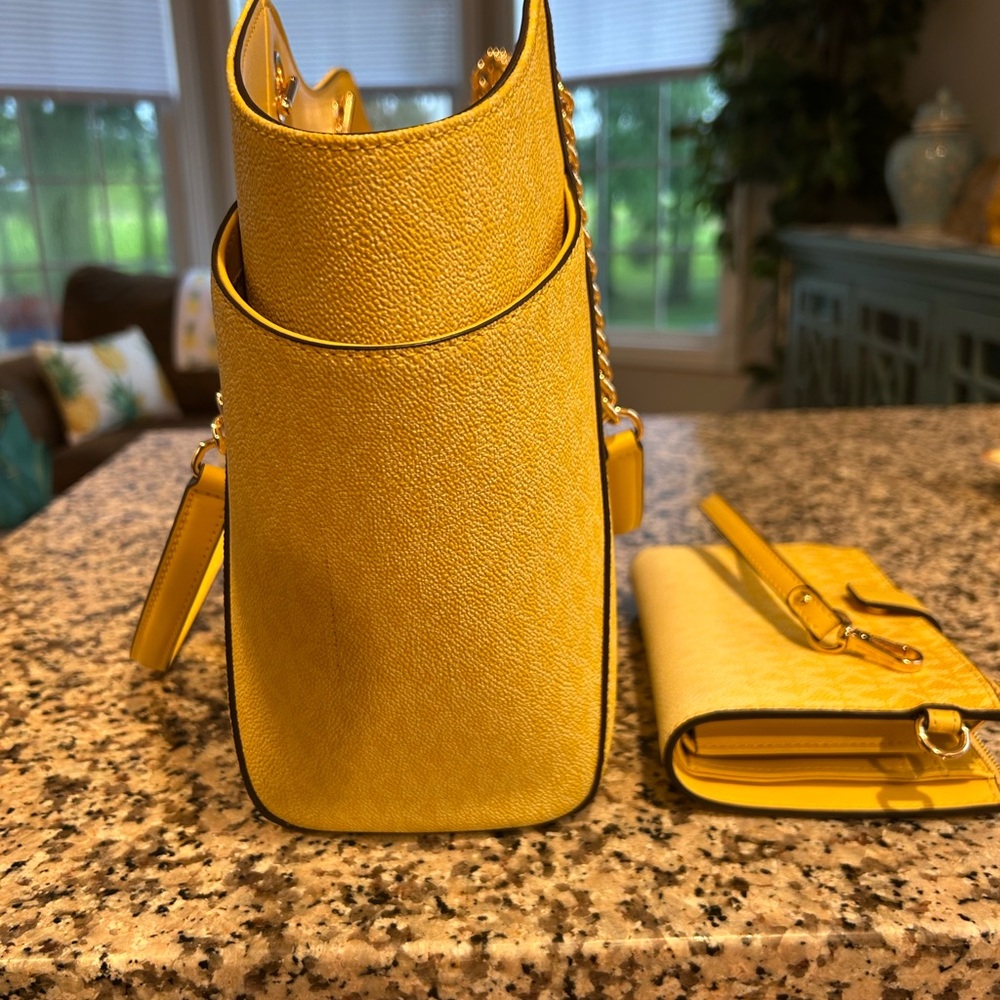 Michael Kors Yellow Shoulder Bag with Structured Design - Picture 3 of 7